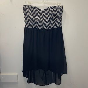 Francesca’s Brand Chevron Patterned Top dress